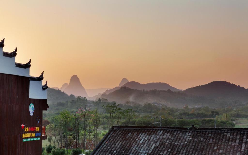 Двухместный (Номер с кроватью размера «queen-size» и балконом), Yangshuo Village Inn
