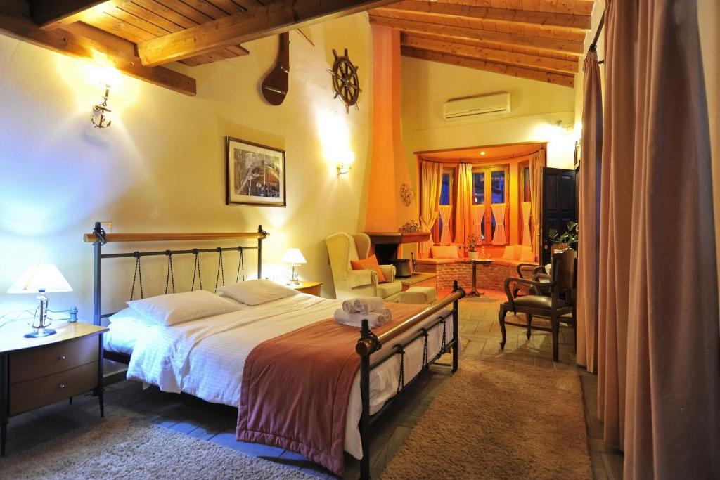 Hotel Ganimede Room Type - Traditional Suite - Split Level with Fireplace