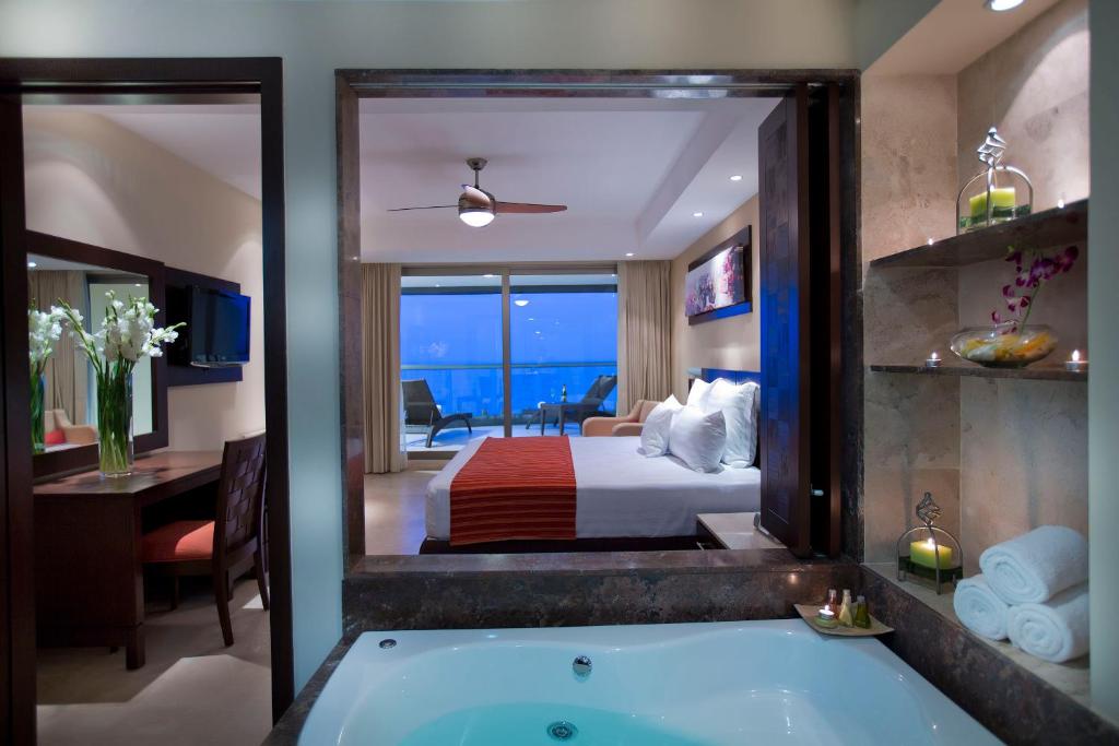 Двухместный (Люкс с 1 спальней и видом на океан), Sunset Plaza Beach Resort & Spa