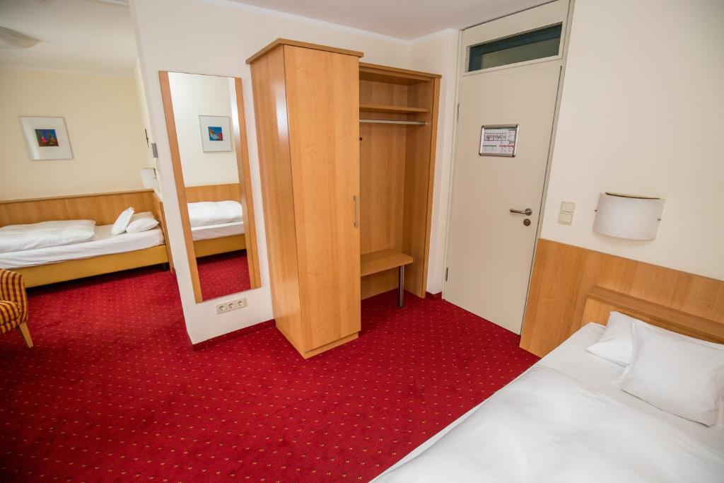 Двухместный (Double Room with Private Bathroom - Kardinal Wendel House), Gästehaus der Katholischen Akademie in Bayern