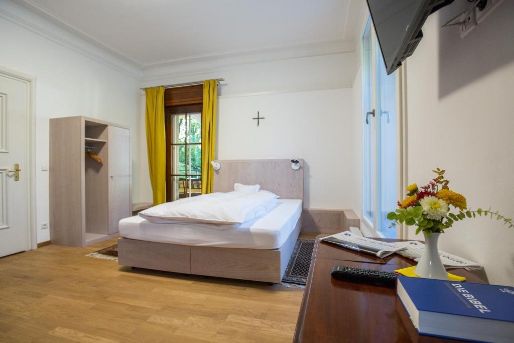 Двухместный (Double Room - Castle Sureness), Gästehaus der Katholischen Akademie in Bayern