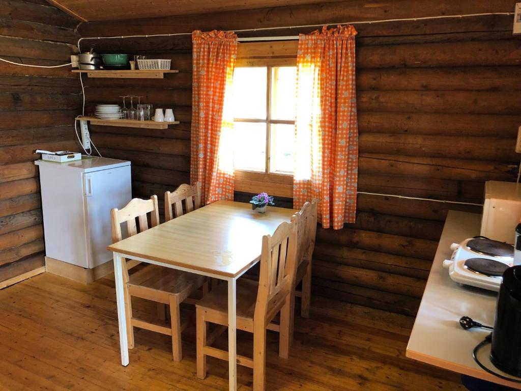 Lane Loge photo 3