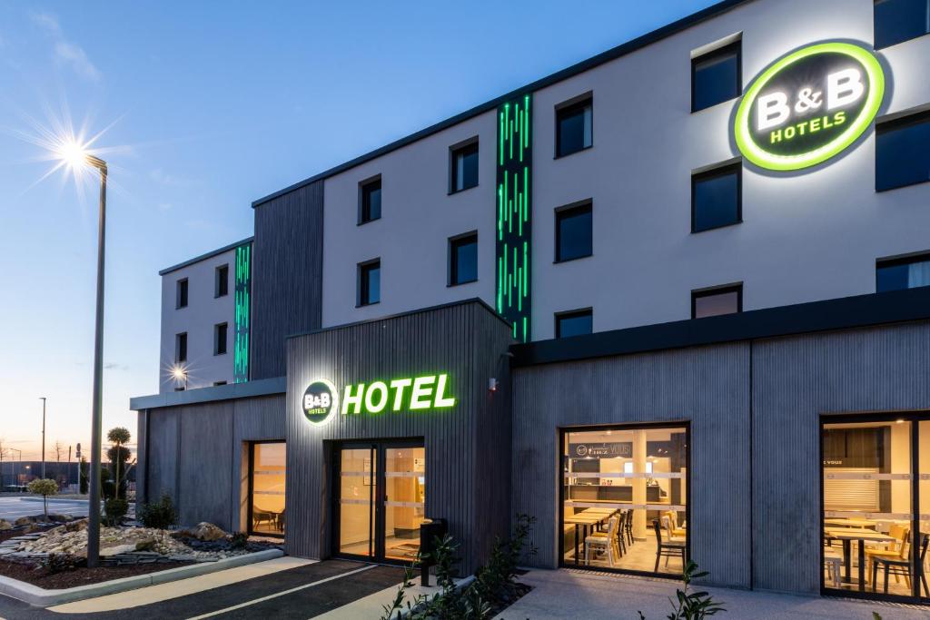 B&B HOTEL Troyes Magasins d'usine photo 2