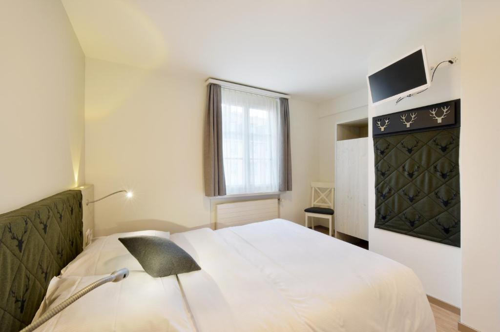 Двухместный (Двухместный номер с небольшой двуспальной кроватью), Hotel Hirschen