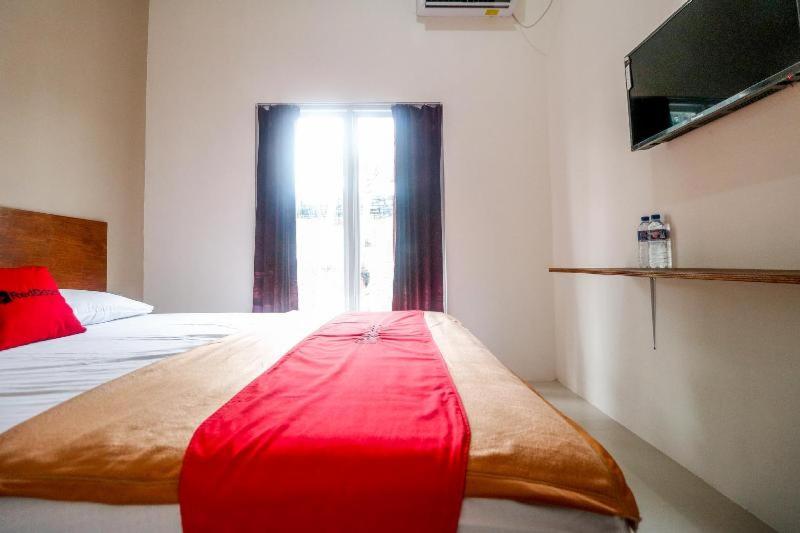 Urbanview Hotel AVA Banjarmasin by RedDoorz photo 2