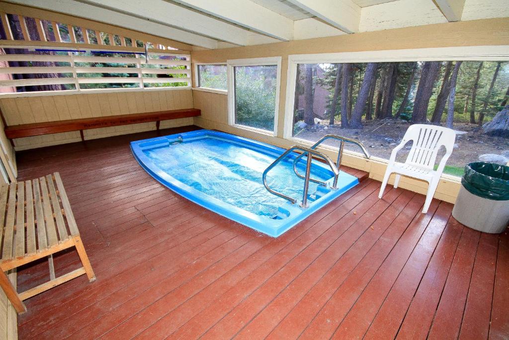 Mammoth Ski & Racquet Club #082 photo 3