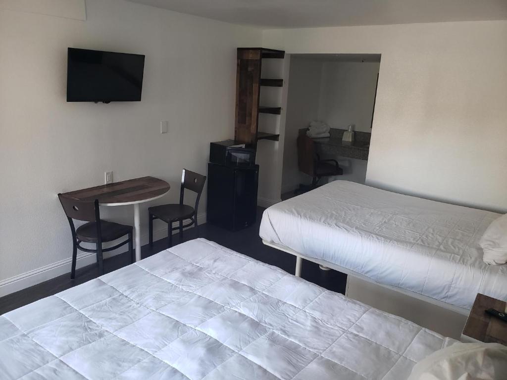 University Inn Fresno photo 4