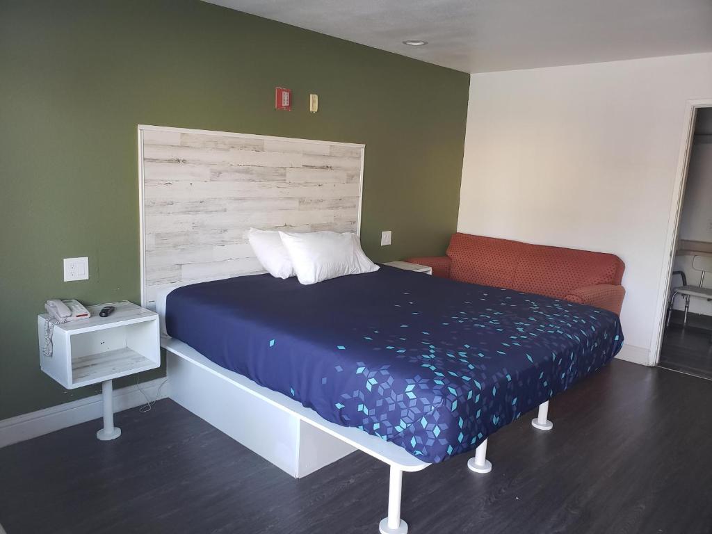 University Inn Fresno photo 3