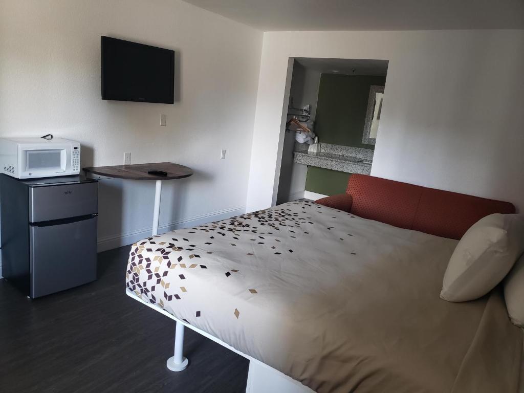 University Inn Fresno photo 2