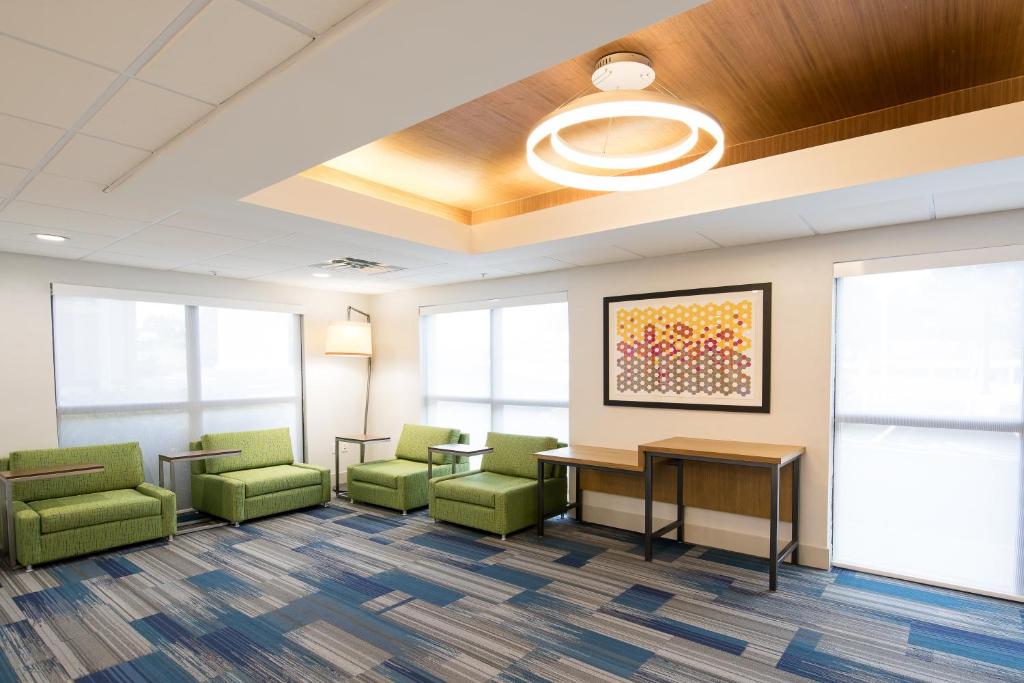 Holiday Inn Express Atlanta-Stone Mountain, an IHG Hotel photo 3