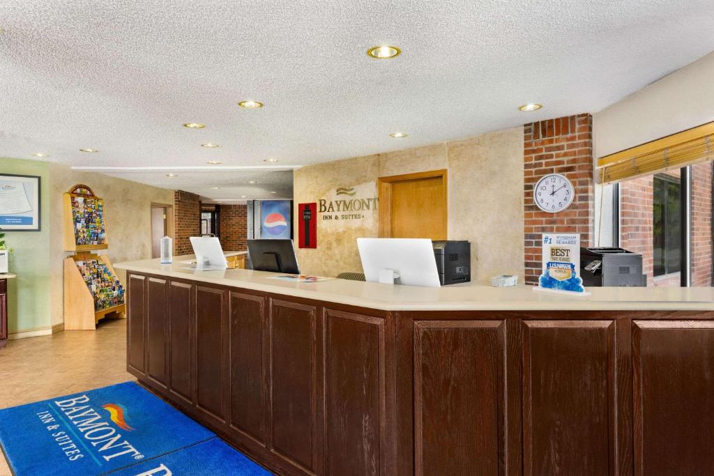 Baymont by Wyndham Cortez photo 3
