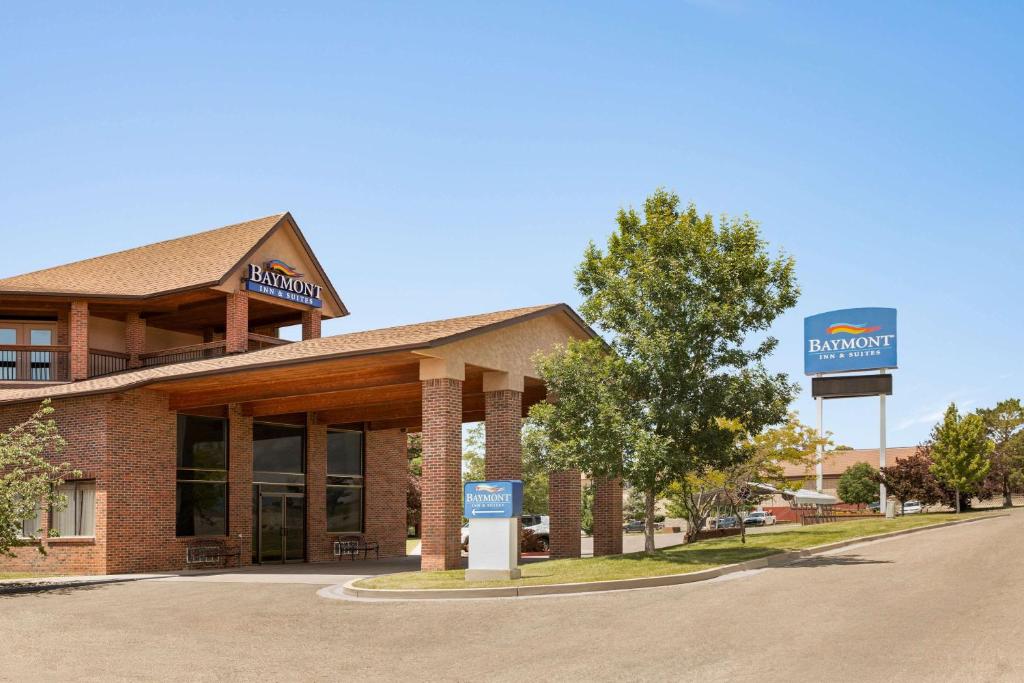 Baymont by Wyndham Cortez photo 2