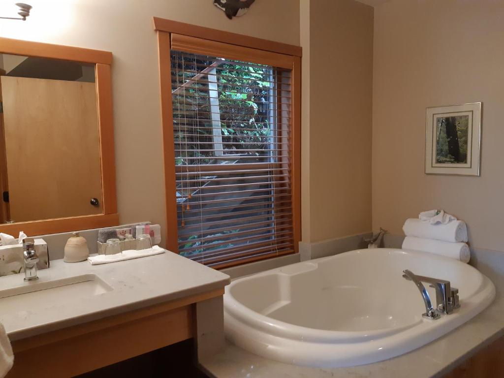 Reef Point Oceanfront Bed and Breakfast photo 3