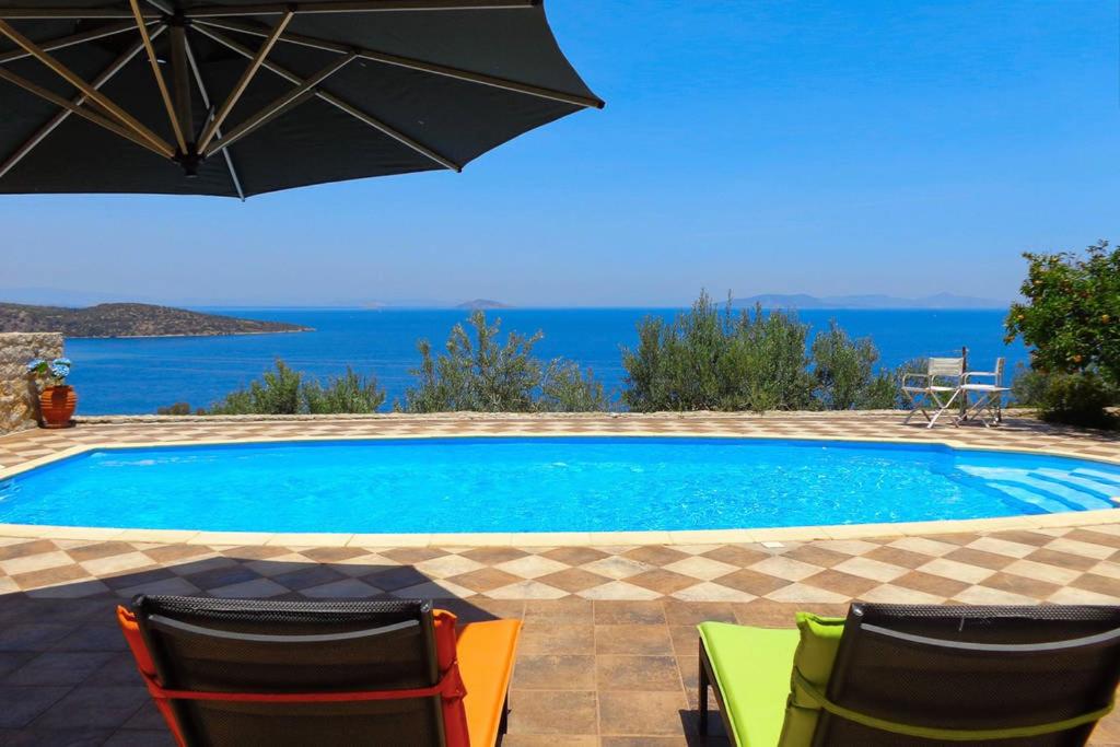 Luxury Villa with Pool overlooking a Majestic View photo 1