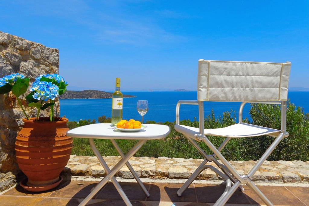 Luxury Villa with Pool overlooking a Majestic View photo 2