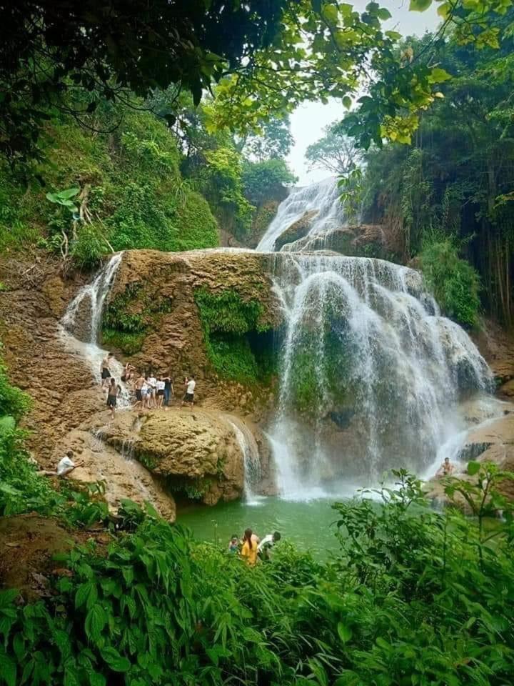 LePont Mu Waterfall Bungalow