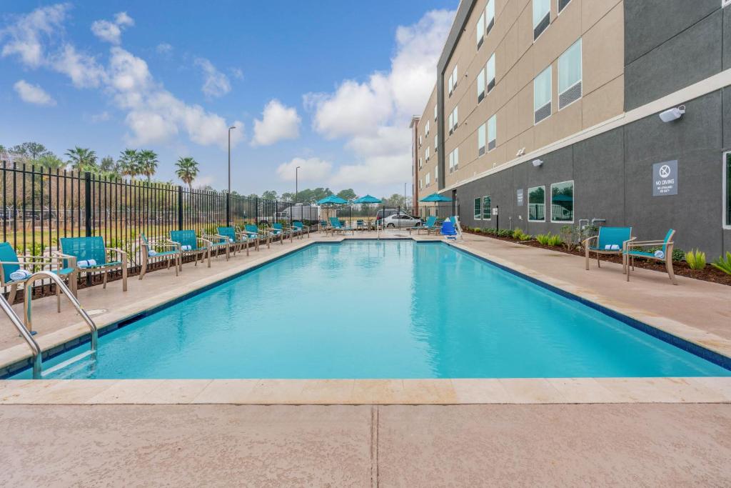 La Quinta Inn and Suites by Wyndham Houston Spring South photo 3