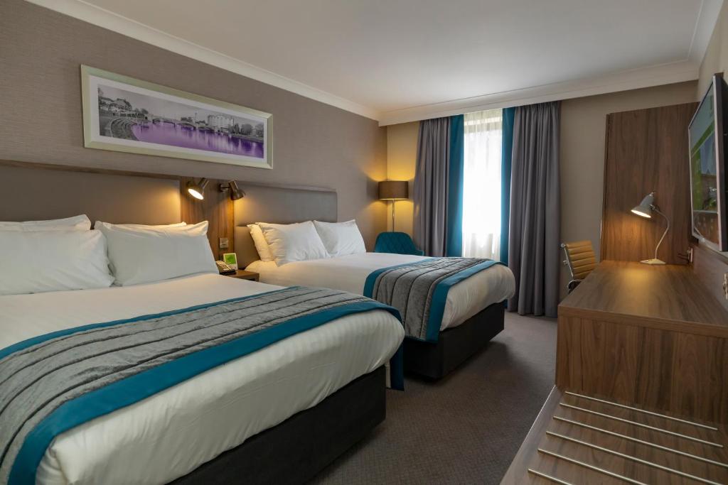Holiday Inn Nottingham - Tap to explore photos