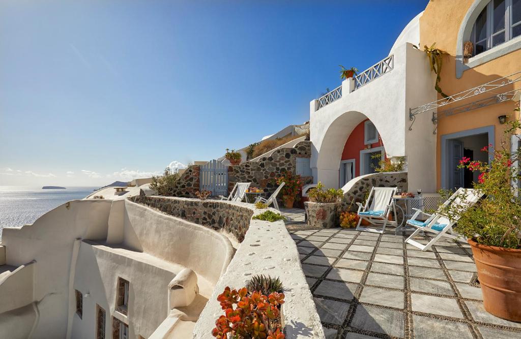 Lava Oia's - Tap to explore photos