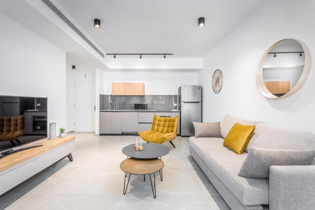 Stunning 1 BDR with balcony on Sheinkin st photo 4
