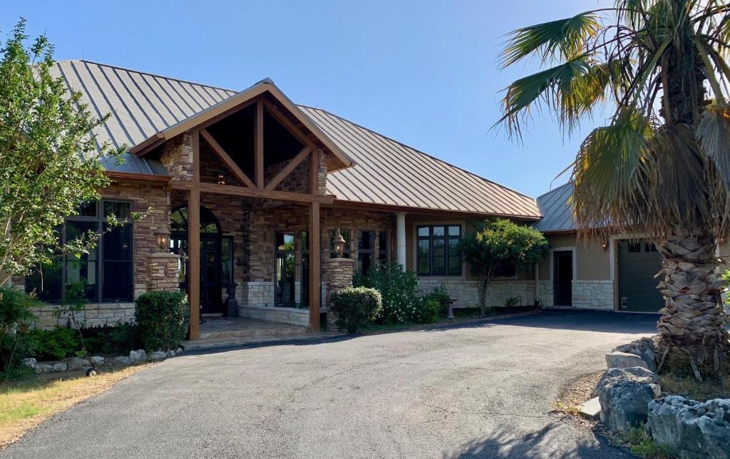 Scenic Hill Country Retreat - Rhino Ranch photo 2