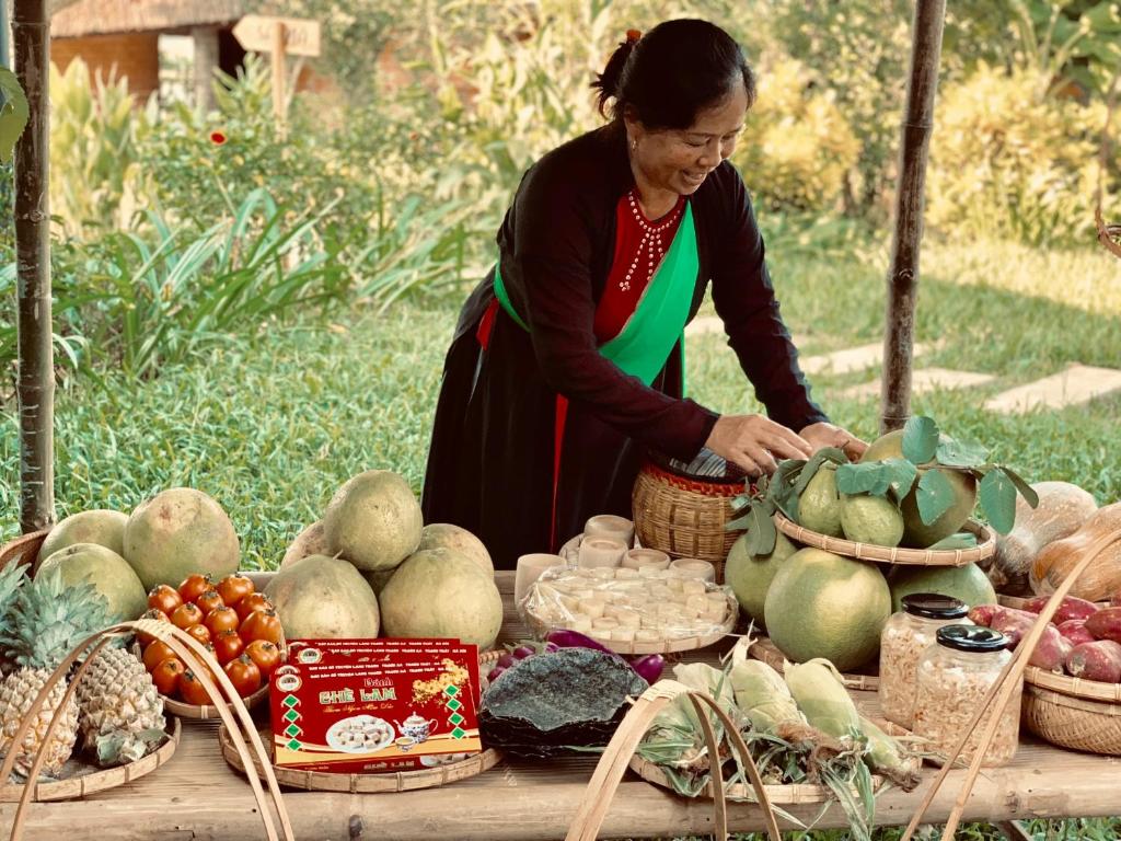 Tomodachi Retreat - Làng Mít