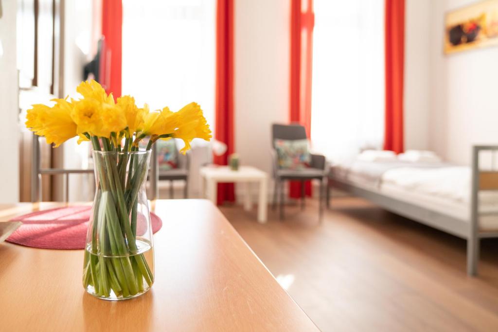 City Studio Apartment for 2, near Sonnenallee photo 1