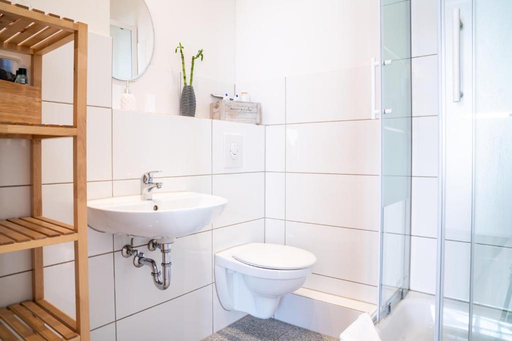 City Studio Apartment for 2, near Sonnenallee photo 3