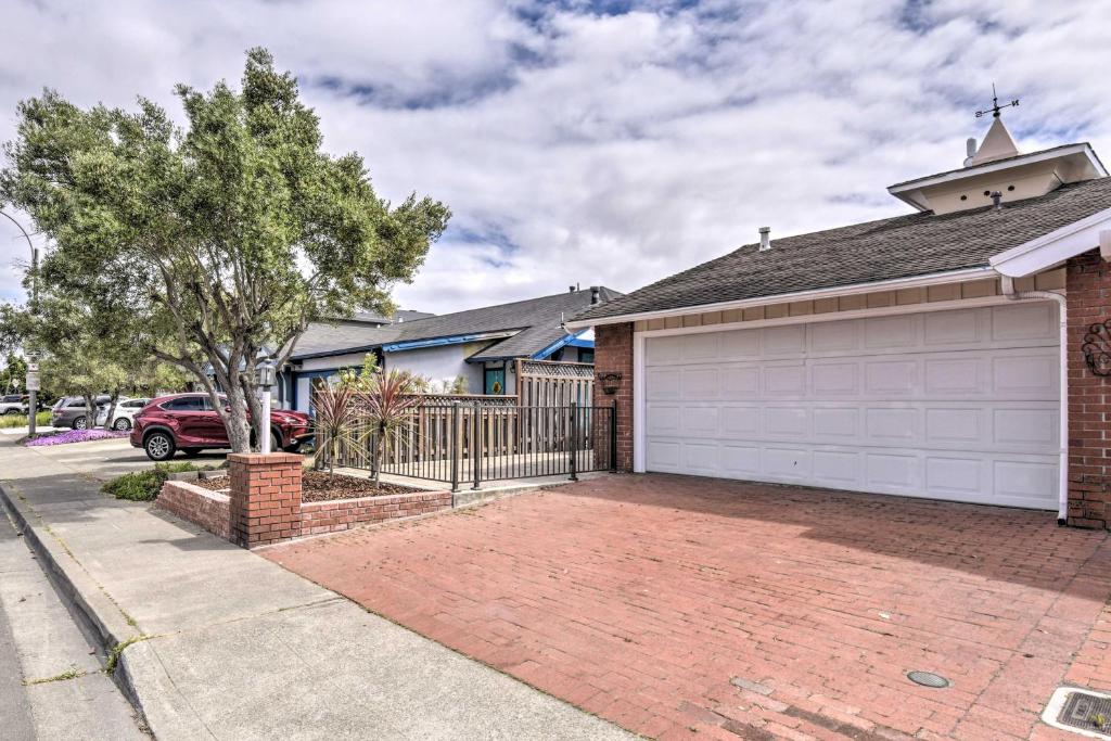 Ideally Located San Francisco Bay Home with Sunroom! photo 2