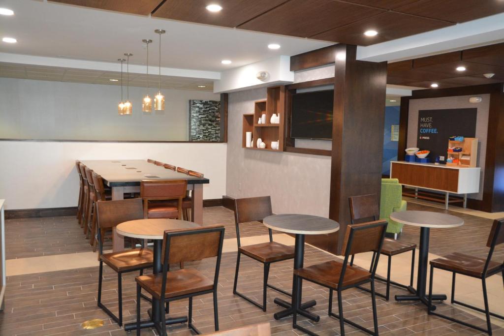 Holiday Inn Express & Suites Caryville, an IHG Hotel photo 3