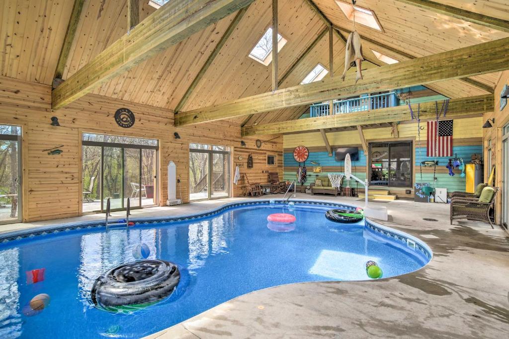 Raccoon River Retreat Indoor Pool and Outdoor Fun! photo 2