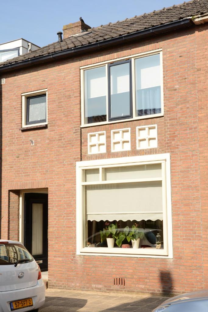 Woning Emmastraat photo 2