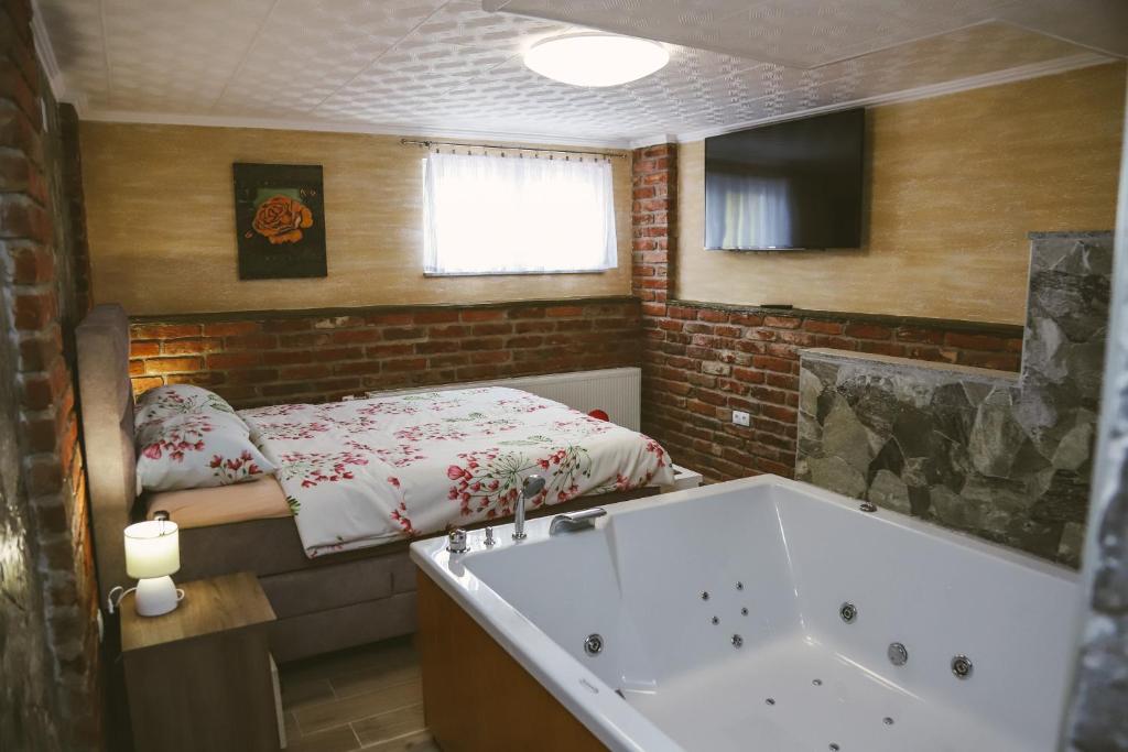 Hotel ZRINSKI photo 4