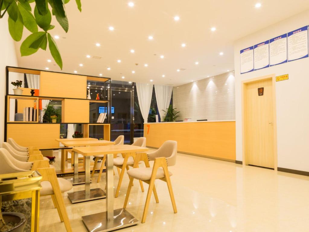 7Days Premium Deyang Zhongjiang Chengbei Passenger Station Branch photo 3