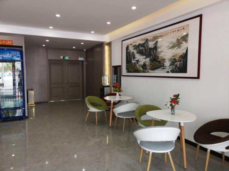 7Days Premium Yinchuan High Speed Railway Station Train Station Branch photo 1