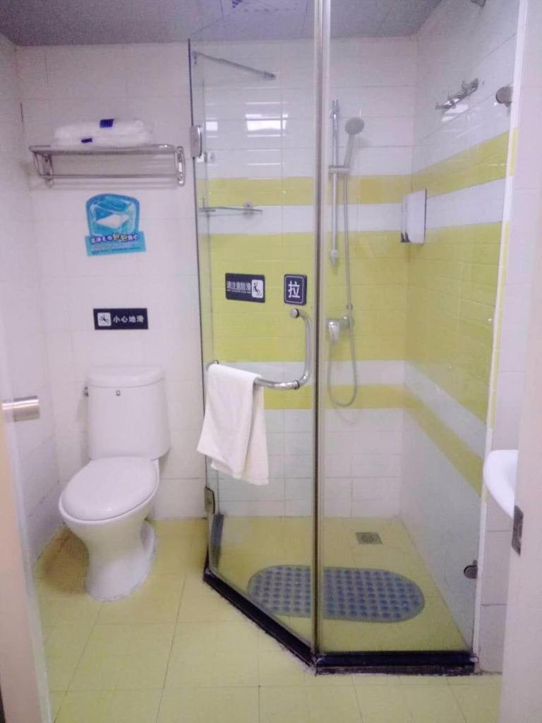 Двухместный (Улучшенный номер с кроватью размера «queen-size»), 7Days Inn Chengdu Yushuang Road