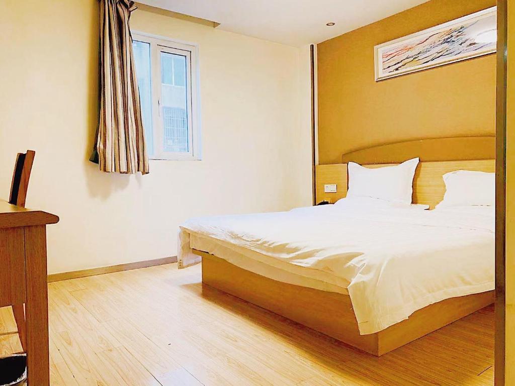 Двухместный (Улучшенный номер с кроватью размера «queen-size»), 7Days Inn Changsha Dingwangtai