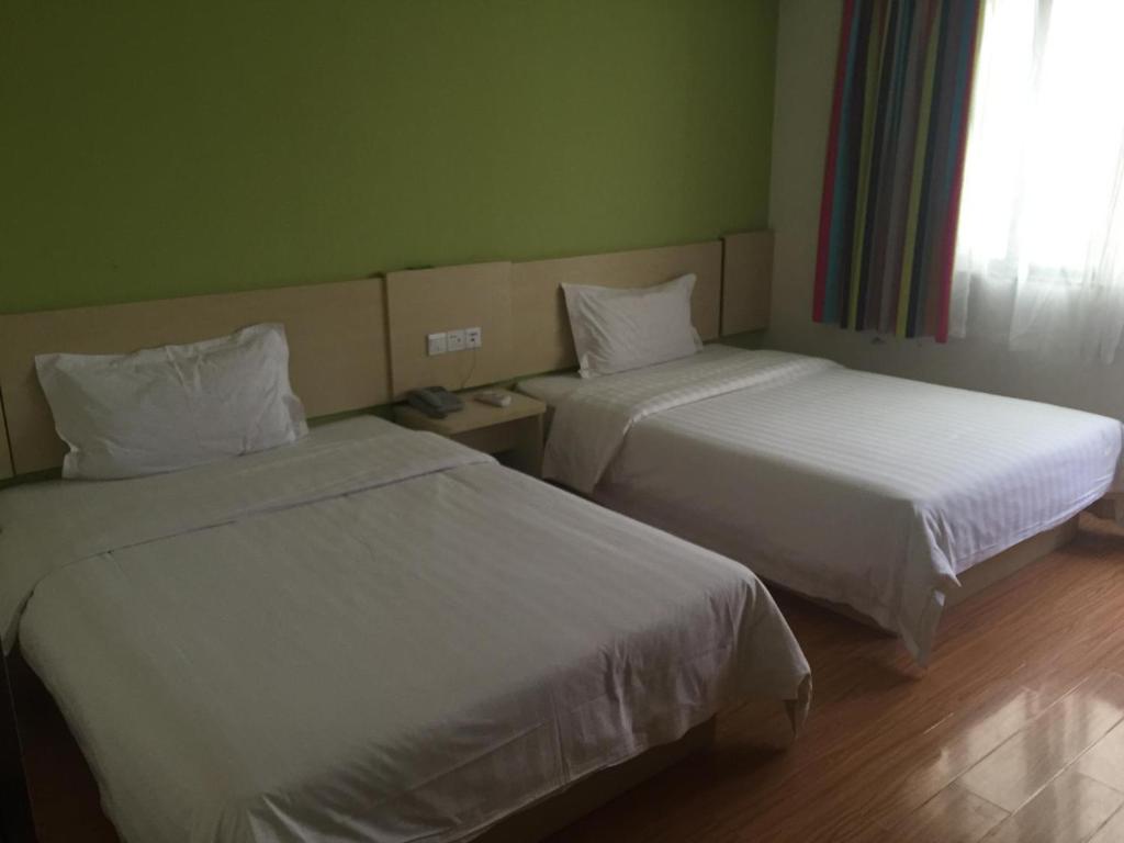 7Days Inn Huayin Huashan Scenic Spot photo 1