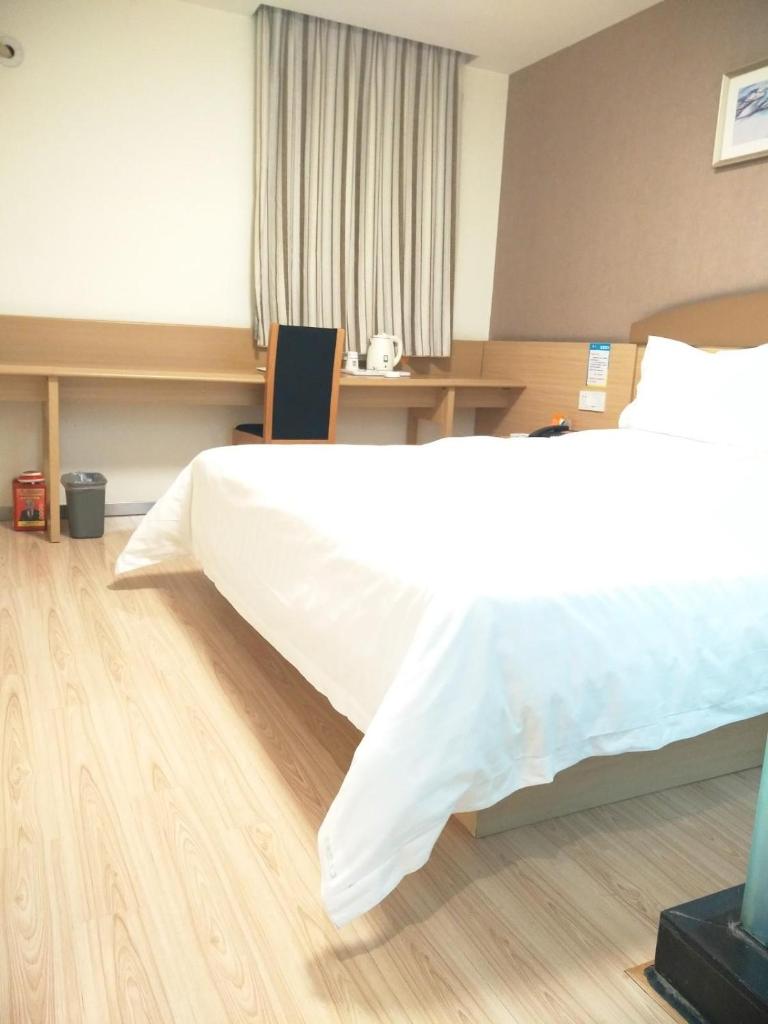Двухместный (Улучшенный номер с кроватью размера «queen-size»), 7Days Inn Chengdu Wuda Garden