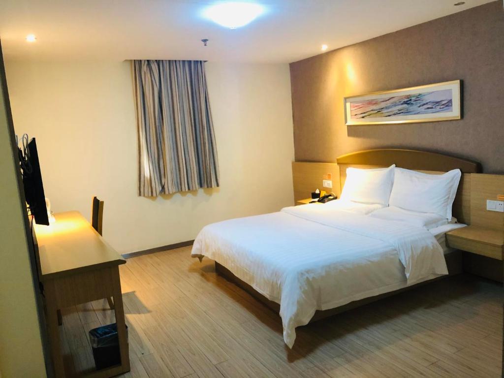 Двухместный (Улучшенный номер с кроватью размера «queen-size»), 7Days Inn Nanning Xingguang Avenue