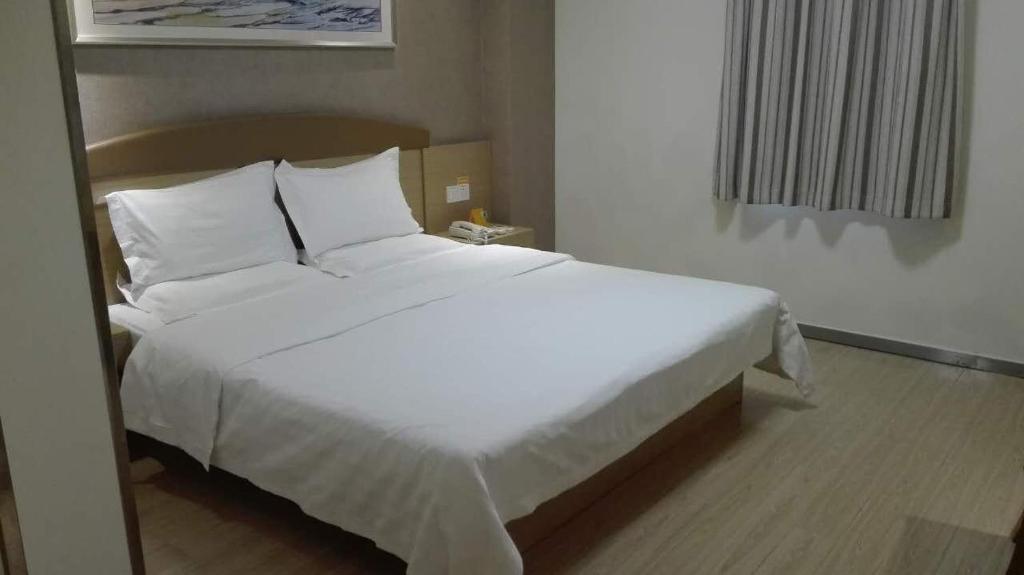 Двухместный (Улучшенный номер с кроватью размера «queen-size»), 7Days Inn Nanning langxi branch