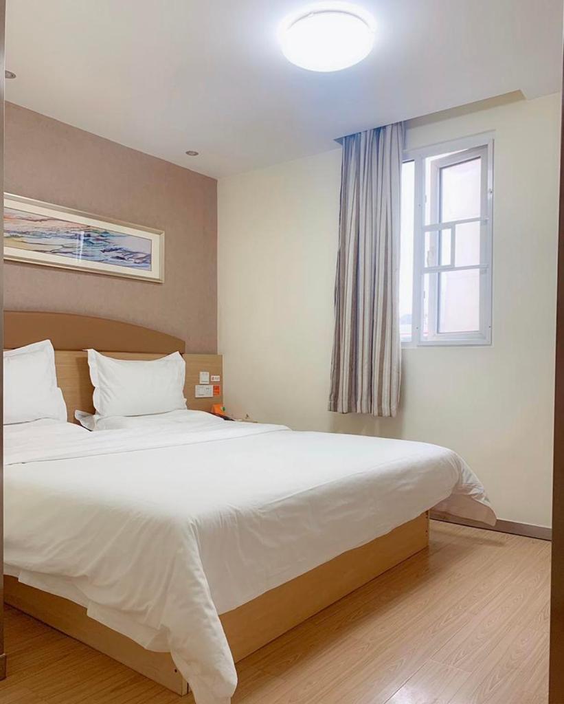 Двухместный (Улучшенный номер с кроватью размера «queen-size»), 7Days Inn Nanning Qixing Road