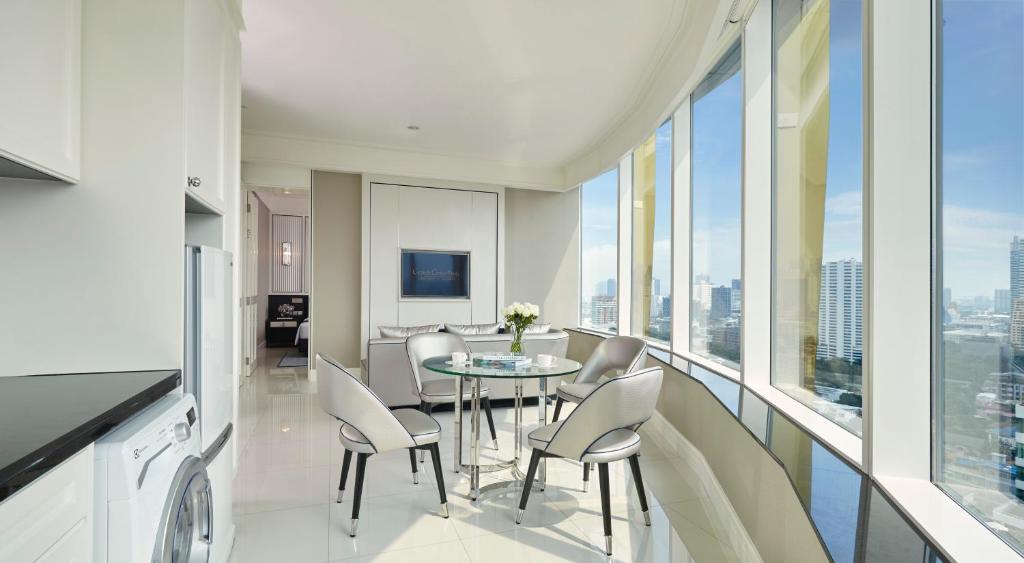Сьюит (Угловой люкс Grande), Отель Grande Centre Point Sukhumvit 55 Thong Lo