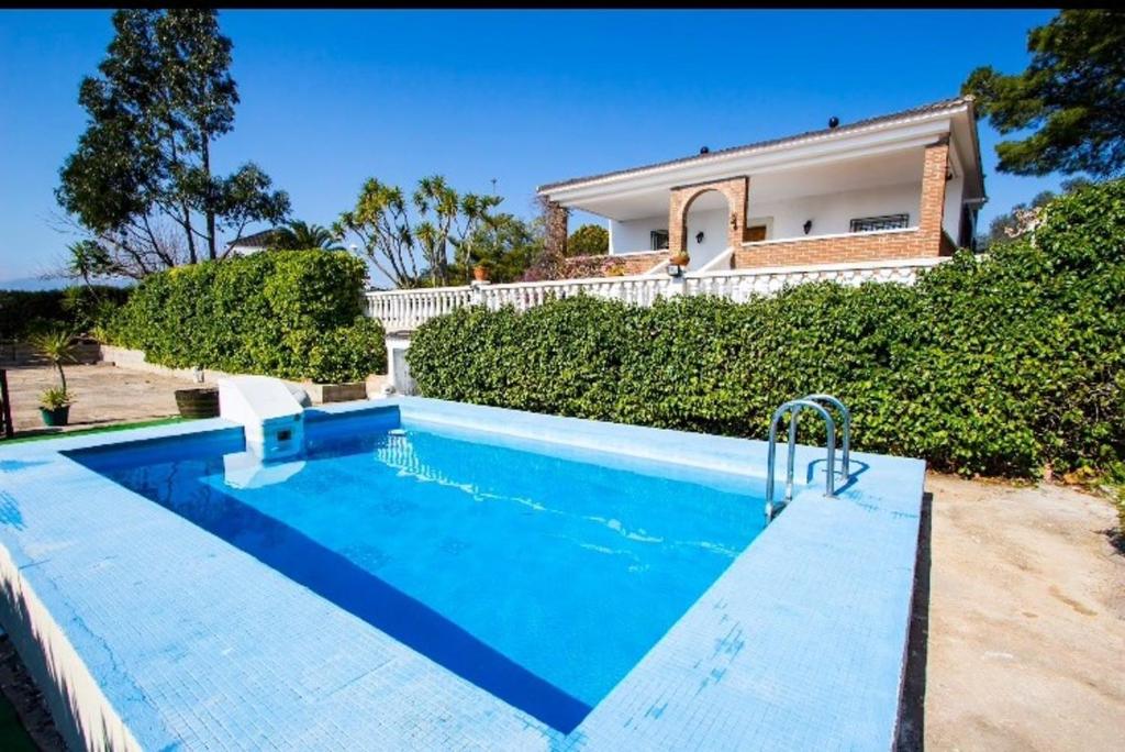 4 bedrooms villa with private pool enclosed garden and wifi at Tortosa