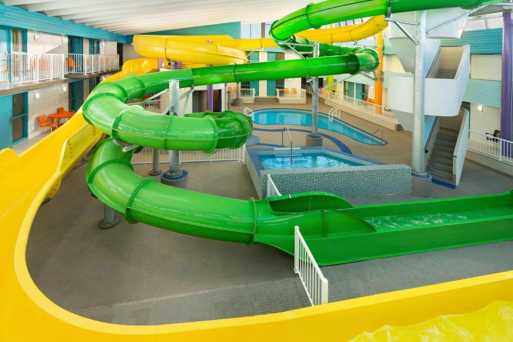 Travelodge Hotel by Wyndham Saskatoon photo 2