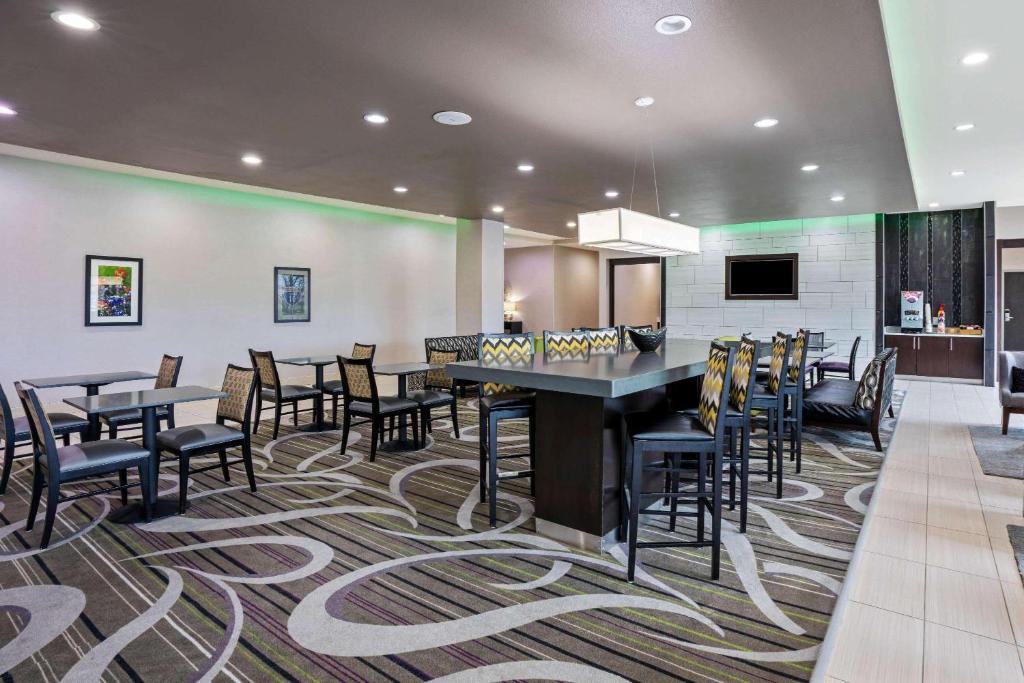 La Quinta by Wyndham College Station South photo 2