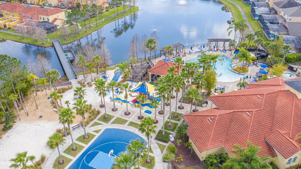 Disney Dream with Hot Tub, Pool, Xbox, Games Room, Lakeview, 10 min to Disney, Clubhouse photo 3