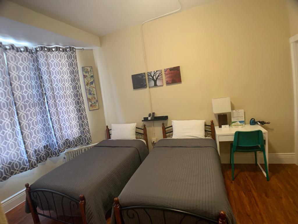 Двухместный (Двухместный номер с 2 отдельными кроватями и душем), Orange Village Hostel