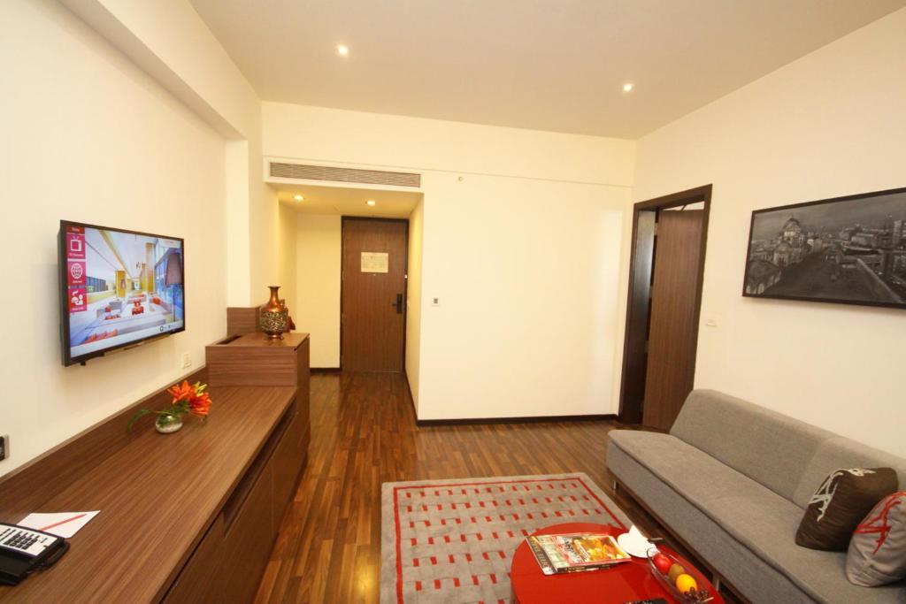 Двухместный (Superior King Room with Happy hour(1+1) on selected menu), The Gateway Hotel EM Bypass Kolkata