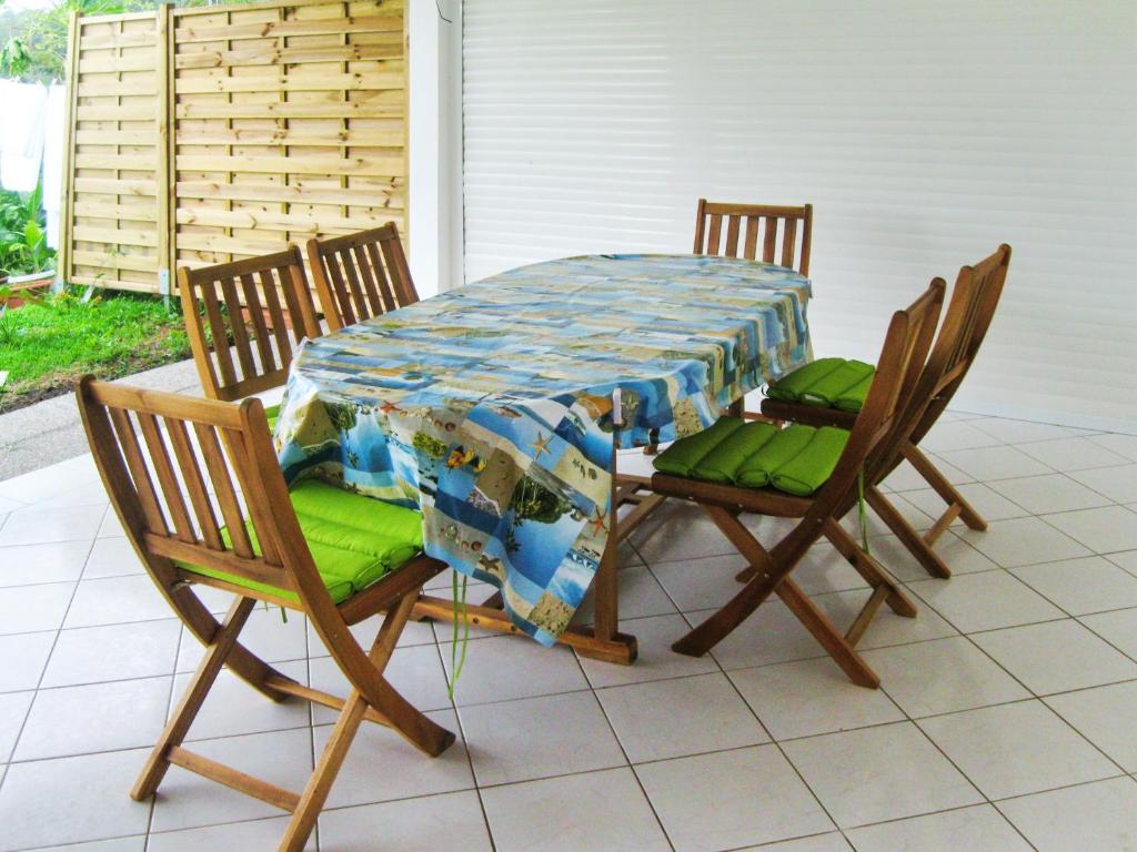 Maison de 2 chambres avec vue sur la mer jardin clos et wifi a Le Robert a 5 km de la plage photo 1